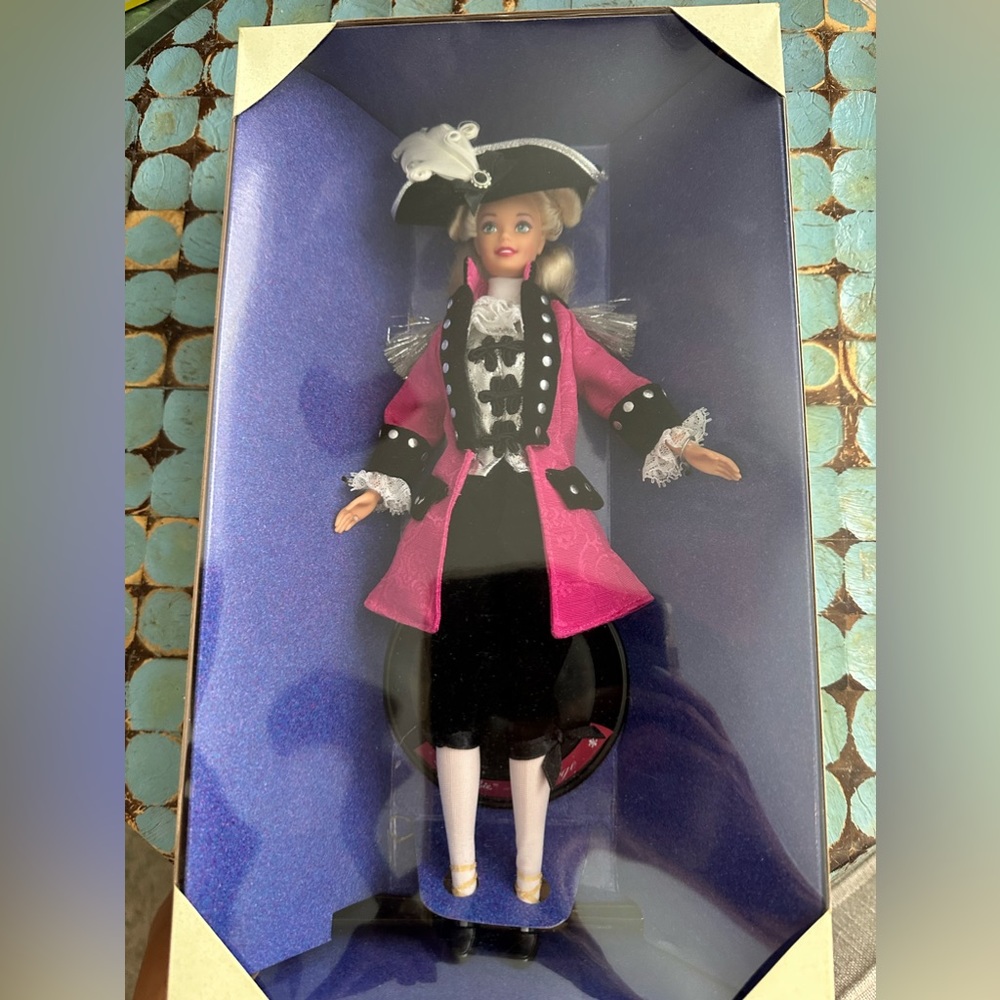 George Washington Barbie FAO Swartz. NIB